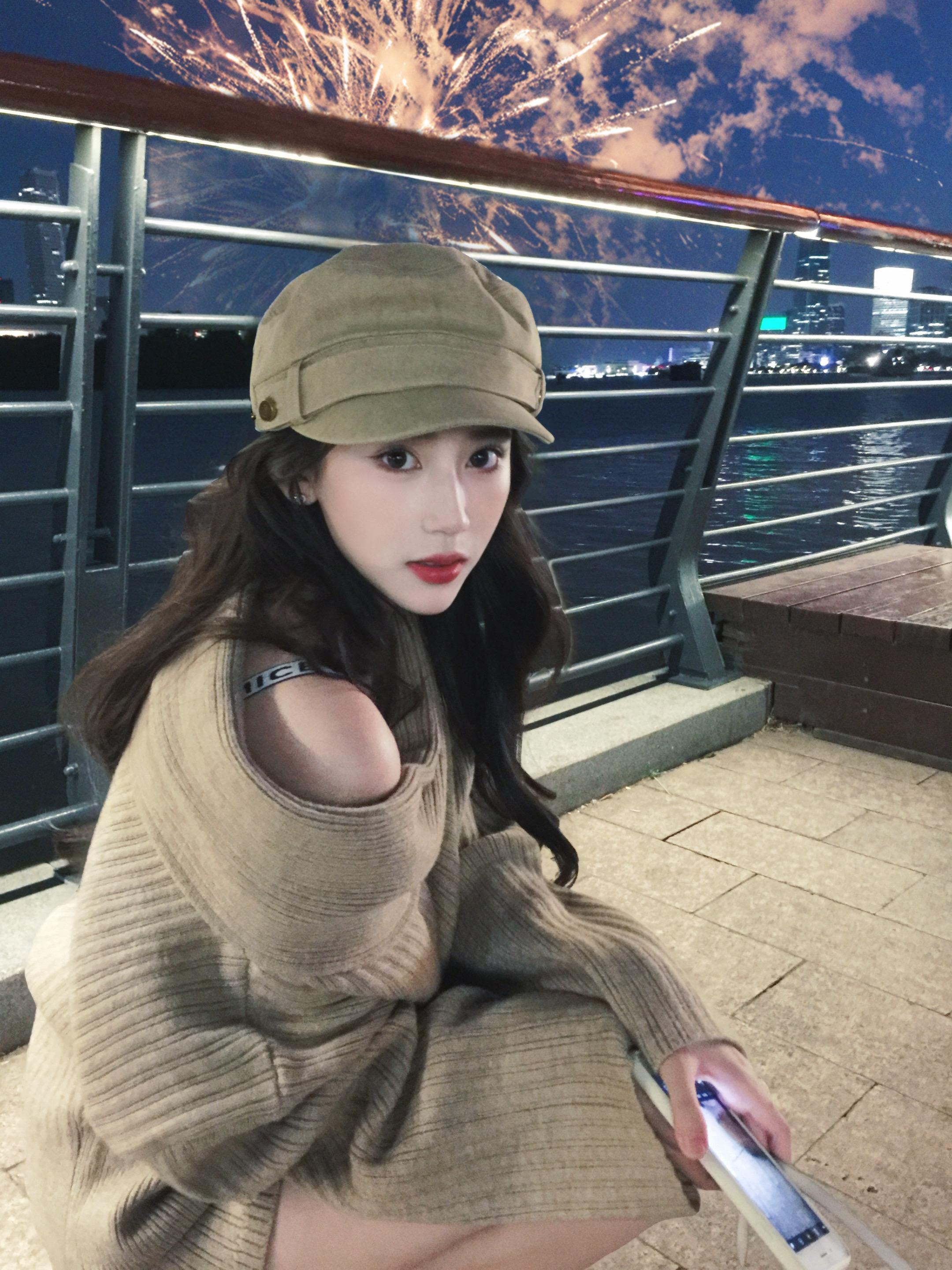 19岁 既没有25岁的成熟 又没有16岁的天真 像树上未熟的杏子 看着...