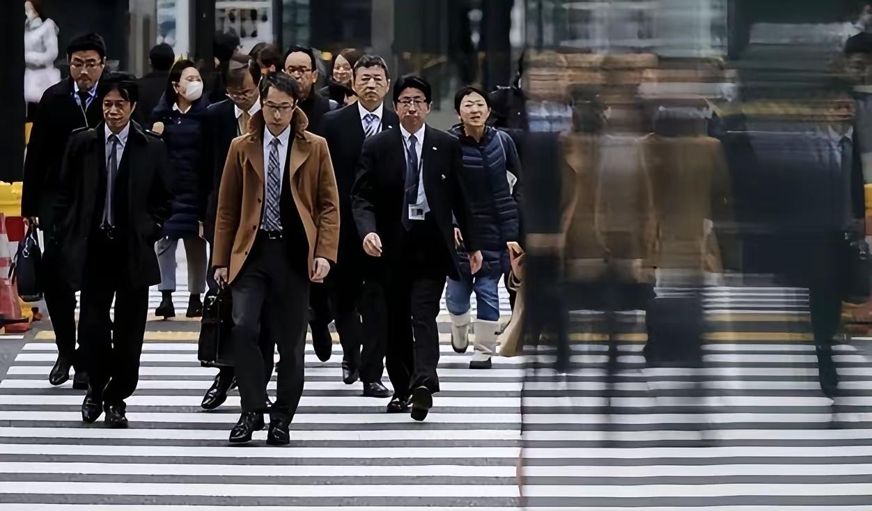 3月26日，日媒消息称，为阻止日元跌向160大关，日本财务省竟考虑“突袭油市”。