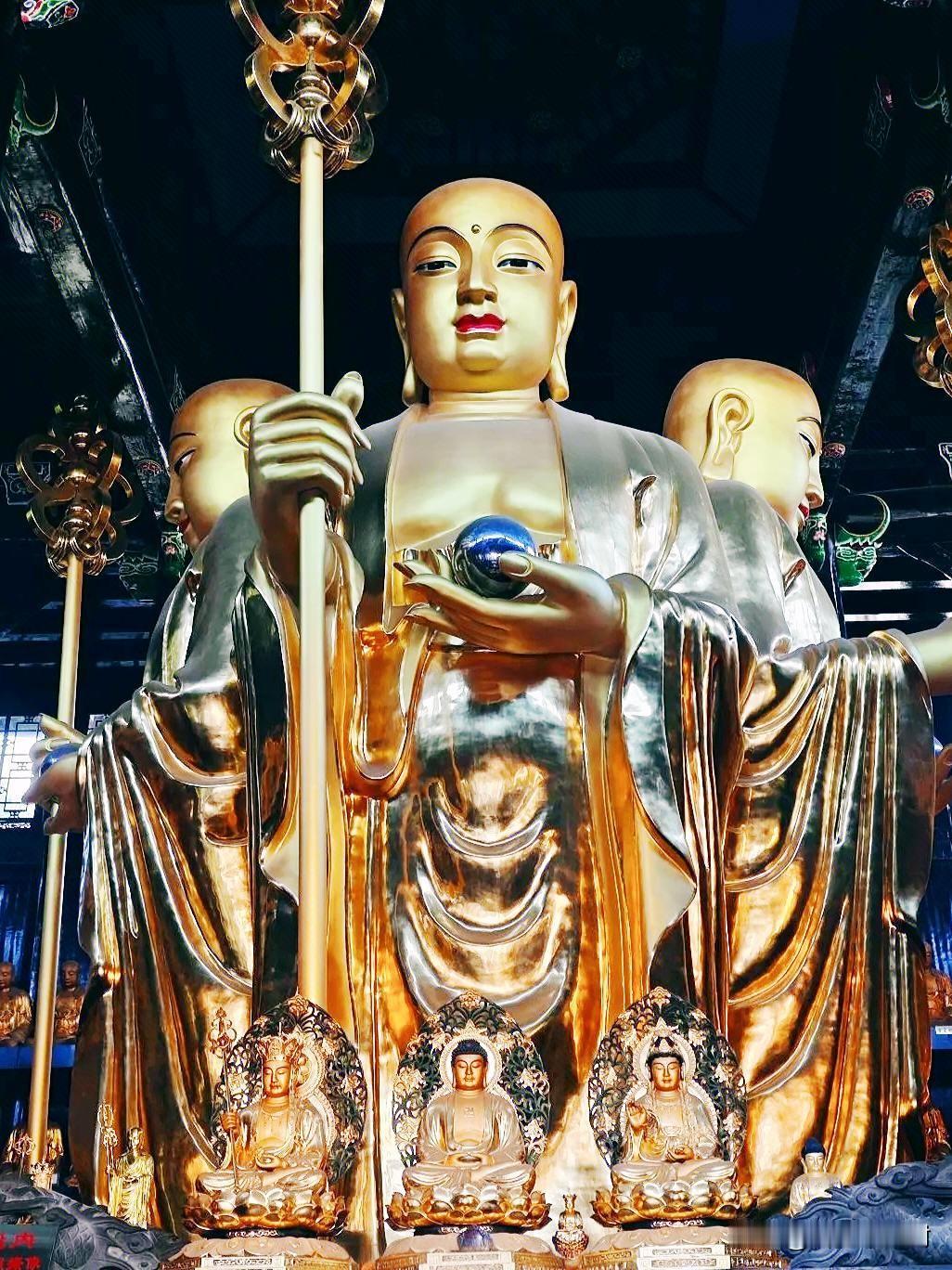 九华山四面地藏金身：一杖一珠皆深意，大愿守护岁岁安
 
初见九华山这尊四面地藏金