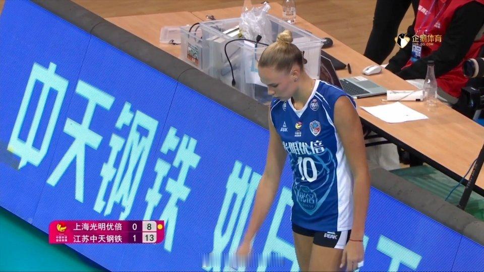 #中国女排[超话]##2024-2025中国排球超级联赛# 小彩娃发球[酷] ​
