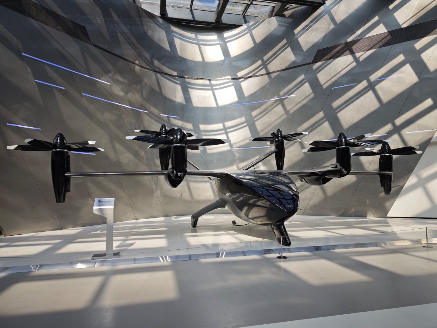 小鹏汇天这个新的A868低空飞行器，让我对这个公司有很大的改观你看图3、图4这些