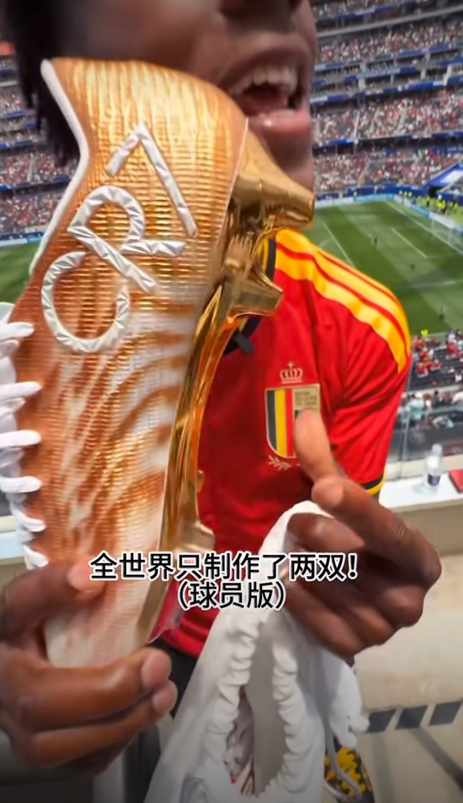 甲亢哥收获C罗落场球鞋世界杯赛场趣味花絮刷屏，网红甲亢哥圆梦拿到C罗赛后落场战靴