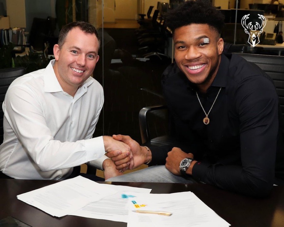 温霍斯特：雄鹿队预计不会向全联盟公开开启对扬尼斯的争夺战。扬尼斯将有权选择心仪的