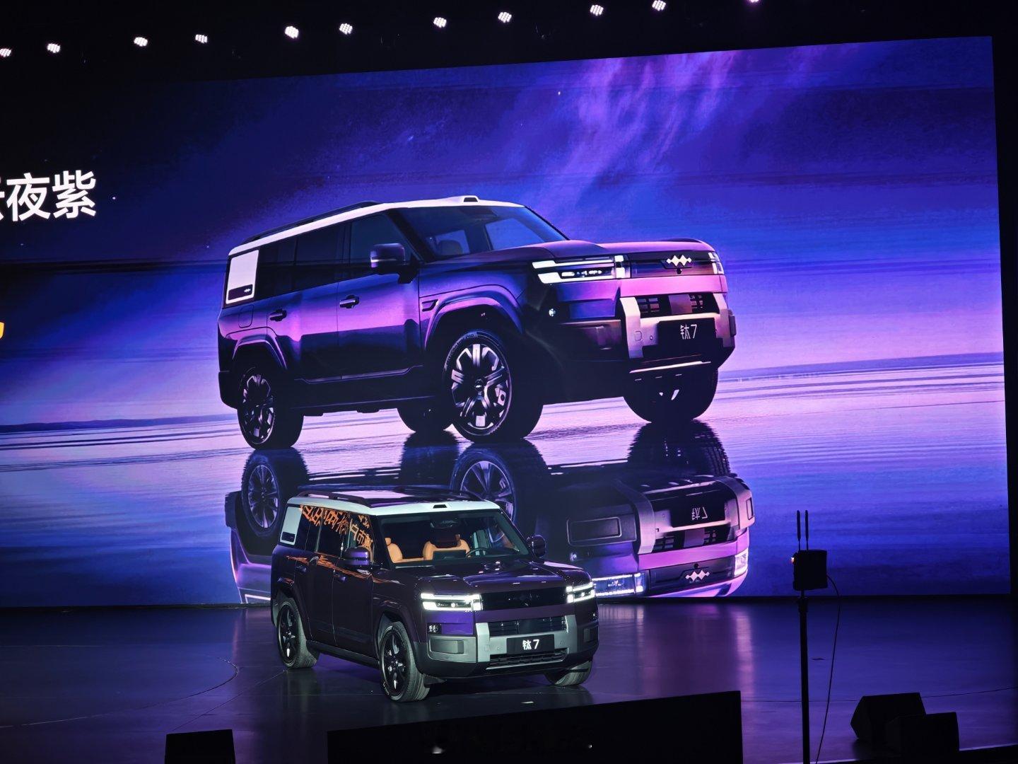 方程豹钛7EV闪充版，冲着二代刀片电池和闪充，这价格也够香了吧，毕竟还有云辇-C