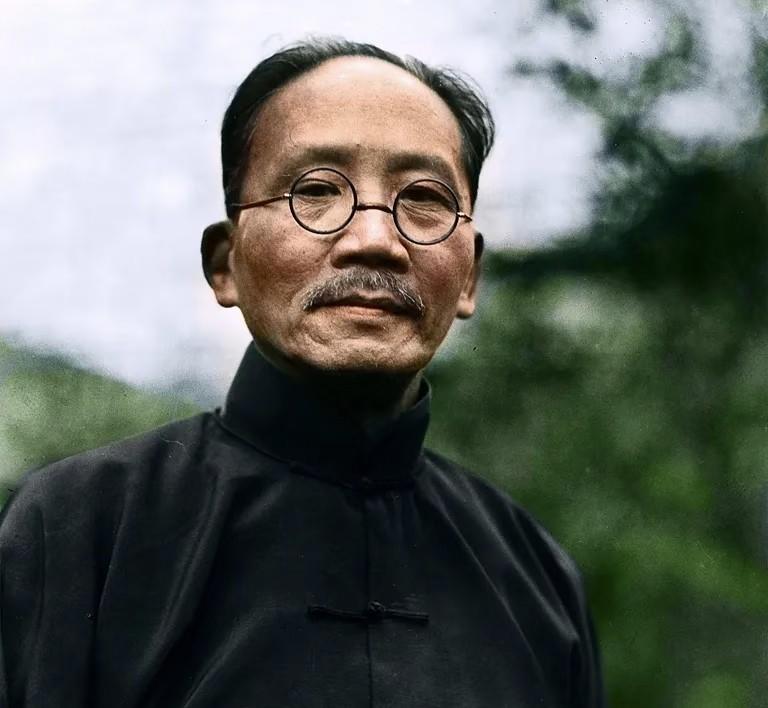 南博原来叫国立中央博物院，是蔡元培牵头建的。这人当馆长一辈子没买过房，死了连棺材