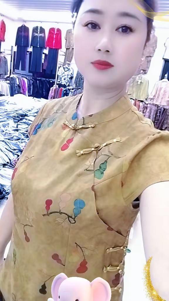 这款衣服确实好看，但只适合我的年龄，不适合我的外表