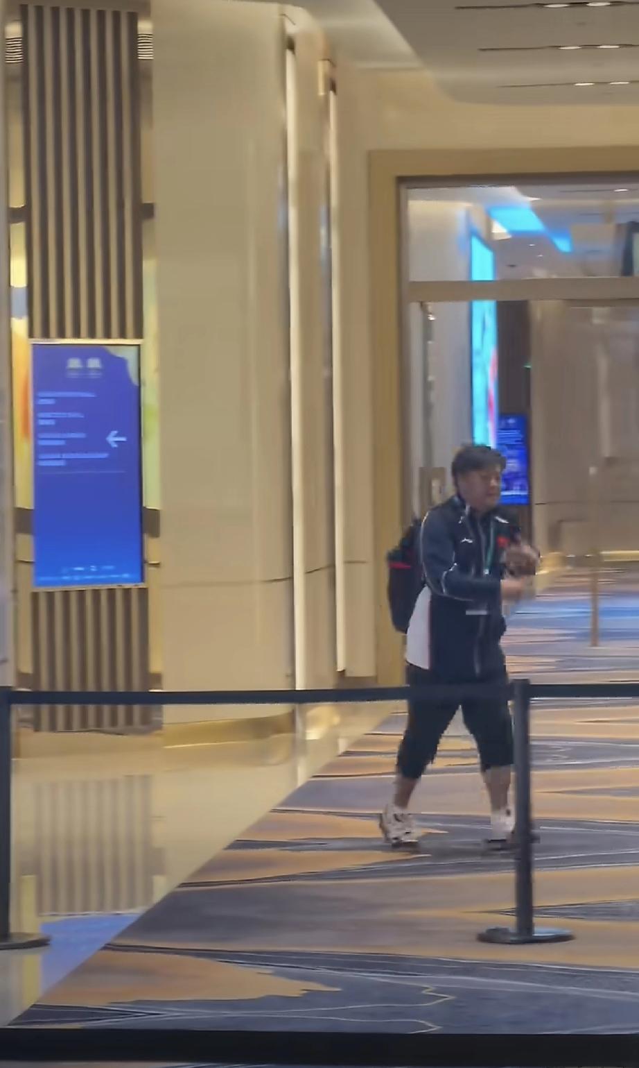 孙逊指导跑得好轻快啊[大笑]！
人逢喜事精神爽，孙逊指导跑得也快了，自己的徒弟斩