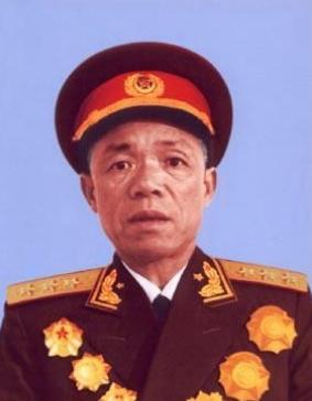 排长干了四次，伙夫当过，担架兵也抬过，好不容易打了一场漂亮仗，缴了7000块银元