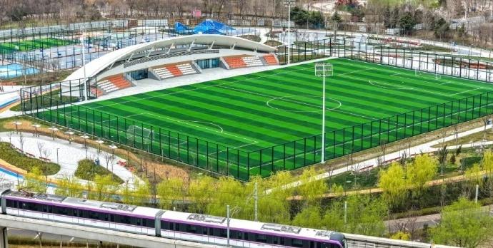 【又一个海边公园，要开了！】日前，中新天津生态城首个城市级体育公园永定洲体育公园