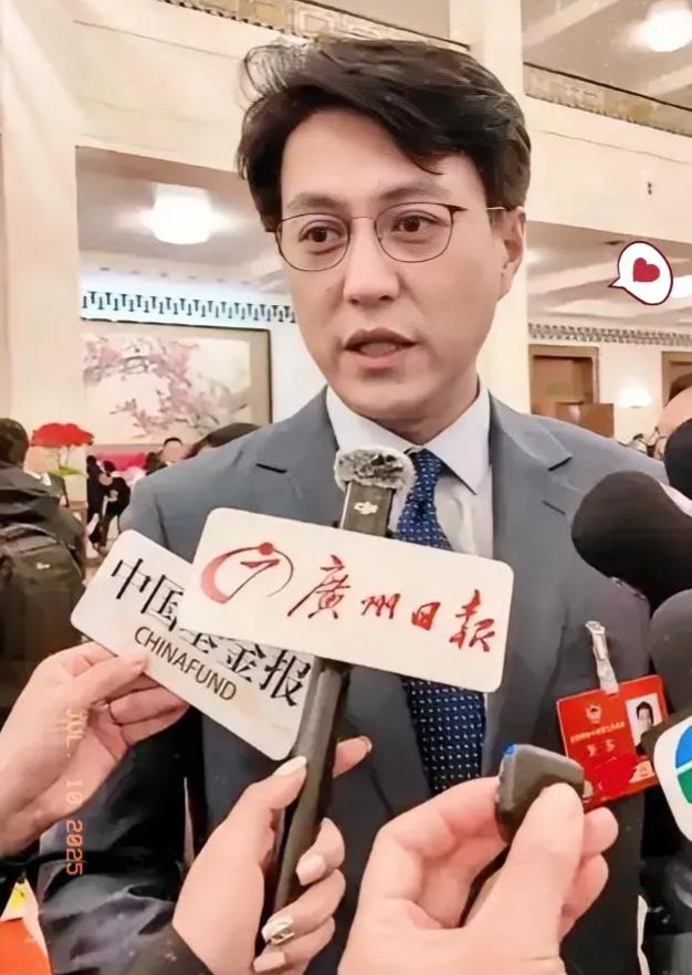 “事关3亿60岁老人！”没想到今年两会最扎心的提案，竟是靳东提的，他直言：“中国