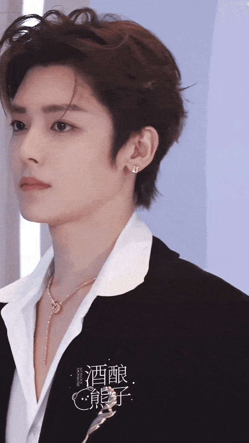 侯明昊 深v蛇骨链侯明昊完全就是花美男贵公子啊~