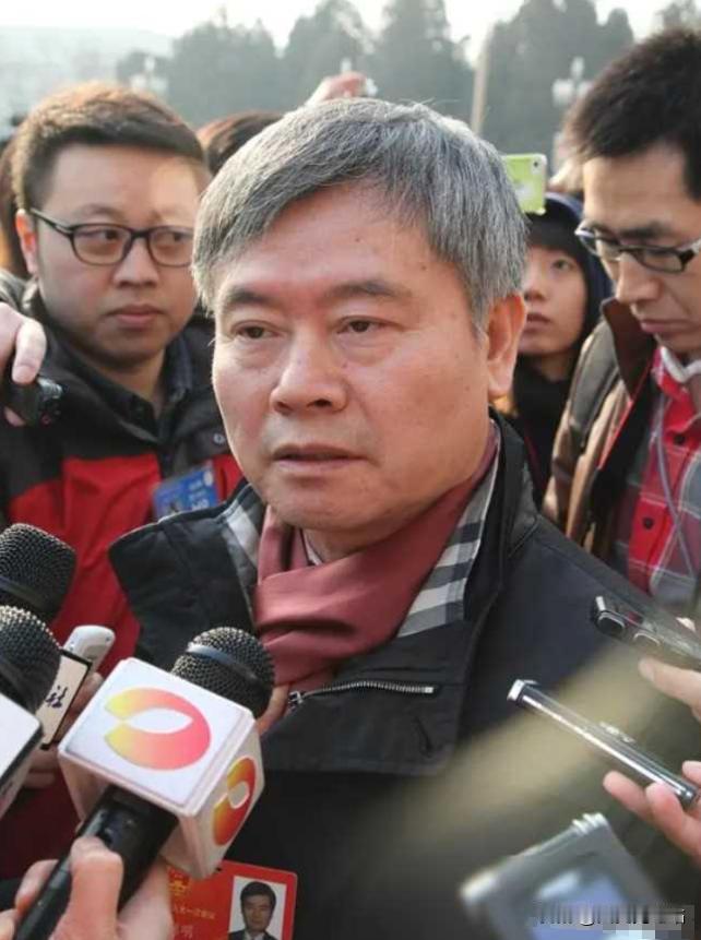 调休，最初是由谁提出的？蔡继明，在2006年提出取消五一黄金周的人大代表，如今他