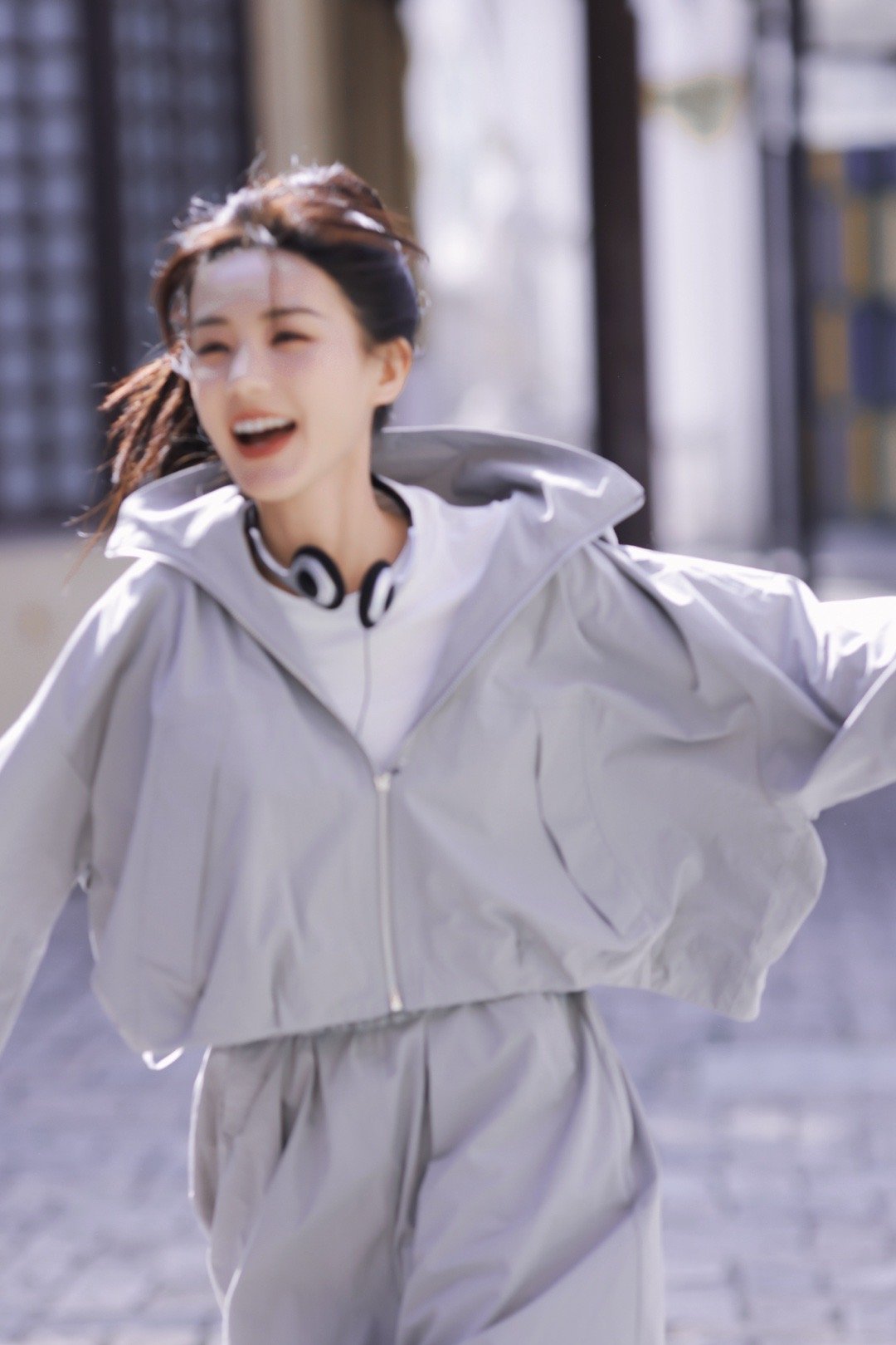 #李一桐[超话]# #李一桐元气高马尾# 说一句桐姐18岁不过分叭🥺溢出屏幕的