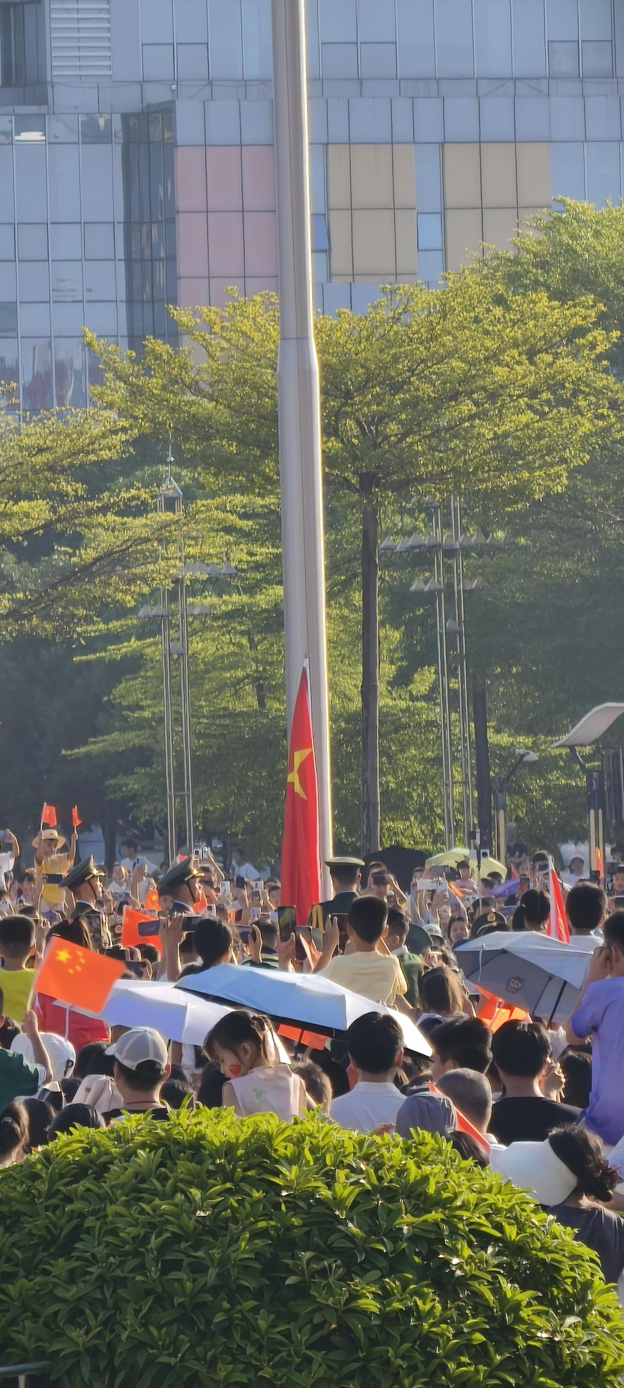玉林市政广场国庆节升旗仪式！人山人海啊！国庆广场氛围感 南宁国庆氛围 百色市民公