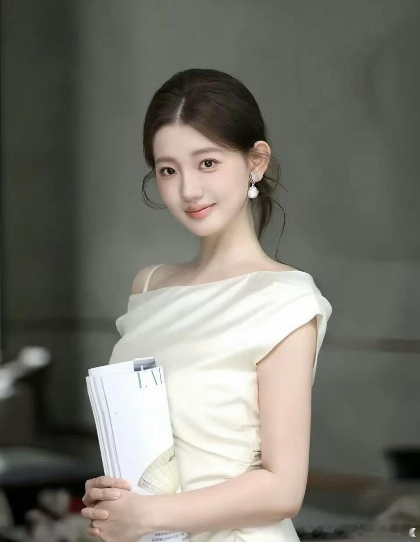 孟羽童曾因失恋独自徒步13公里褪去精英光环，孟羽童也曾深陷失恋内耗，靠13公里徒