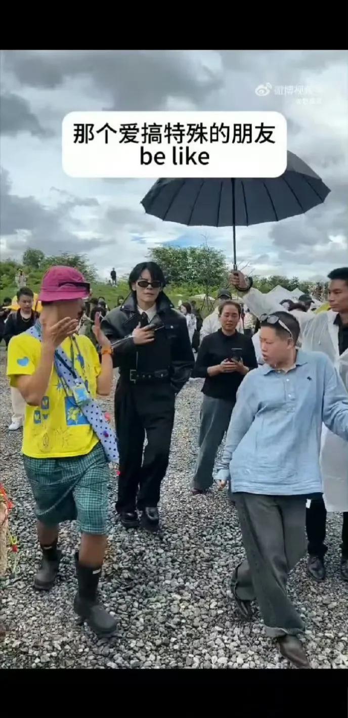 向佐的“舒适朋友圈”之惑

向佐在娱乐圈一直备受关注，然而他的某些行为和朋友圈却
