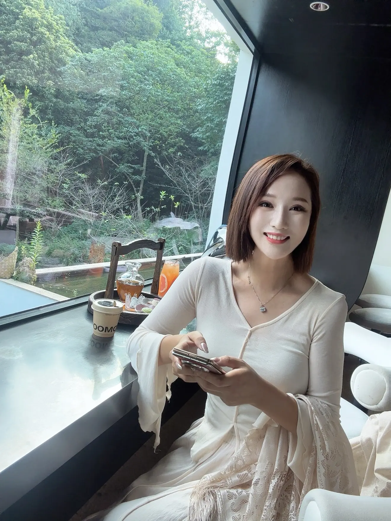 书要向后翻，人要向前看，       人性，你懂就可以了，千万别去试探！”