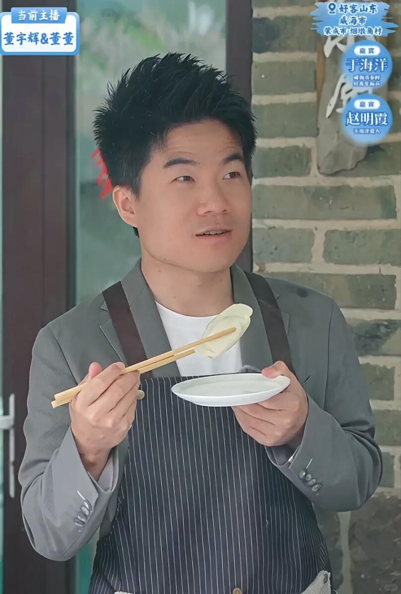 董宇辉：腹有诗书、质朴谦卑、心怀乡土的读书人型主播
 
一、出身底色：寒门走出，