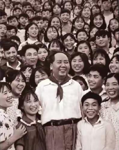 【爆炸头条】毛主席三记重拳砸翻旧世界！东交民巷驱逐列强 地主土地分农民 内部修正