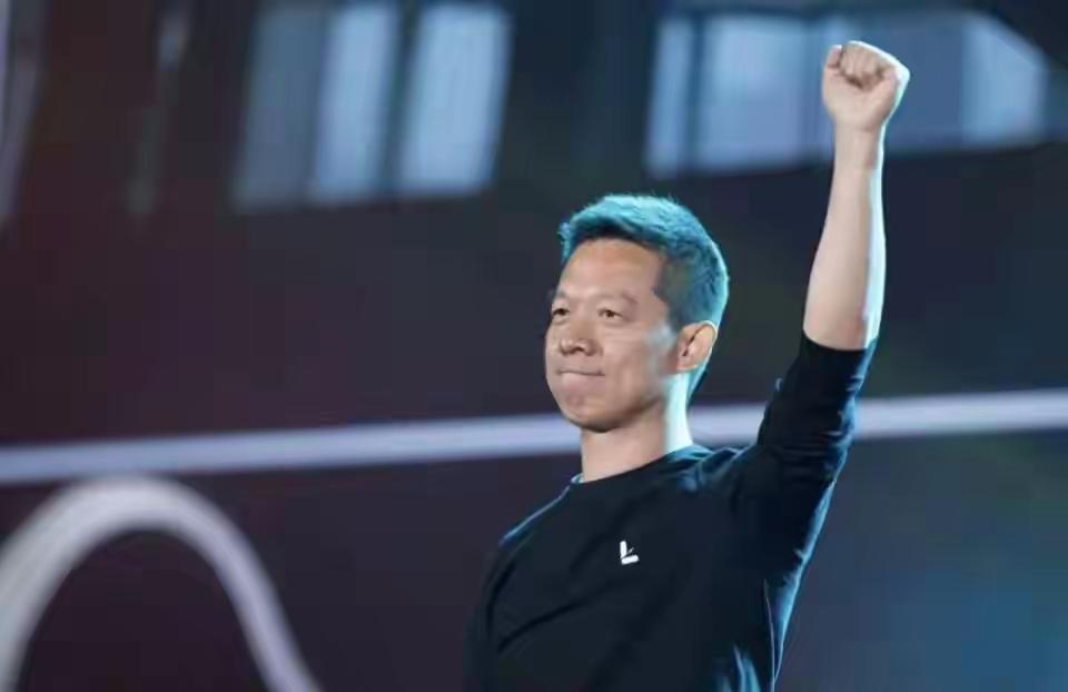 昨天，贾跃亭又融资到了4500万美元。不得不佩服贾总。忽悠人的技术一流，造车造了