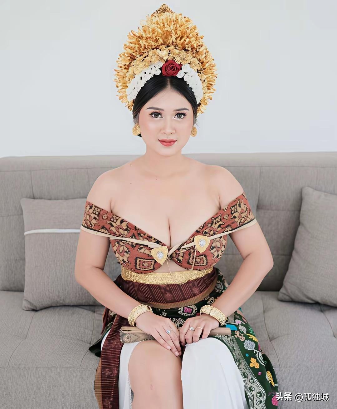 不知这是那个国家的美女

这是在展现丰满圆润的身材

还是为了给观众展示一波福利