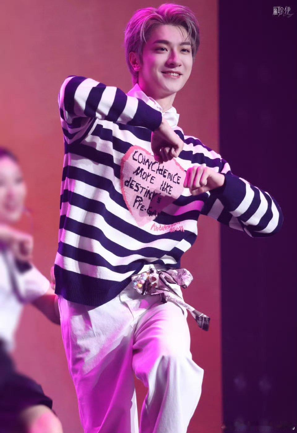 林一用嘴解丝带我嘞个豆，林一真的不要太会了吧，这是要把我迷晕吗宠粉这一块真的拿捏