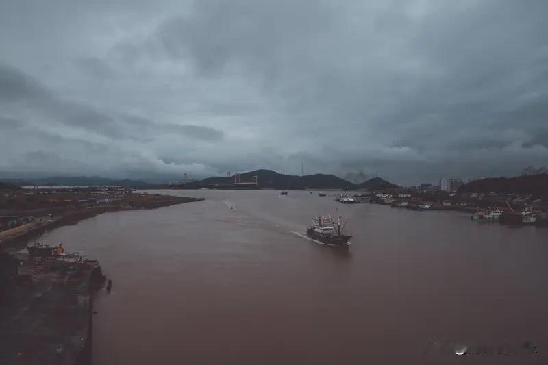14级强台风“白海豚”直扑闽浙，周末出行恐全面受阻！

江浙沪拉响警报！14级强