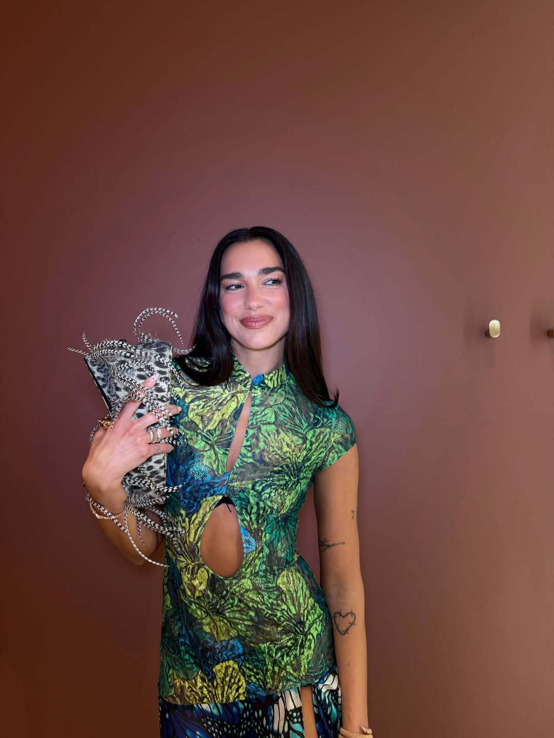 Dua Lipa 啪姐在伦敦参加个人美妆品牌活动 