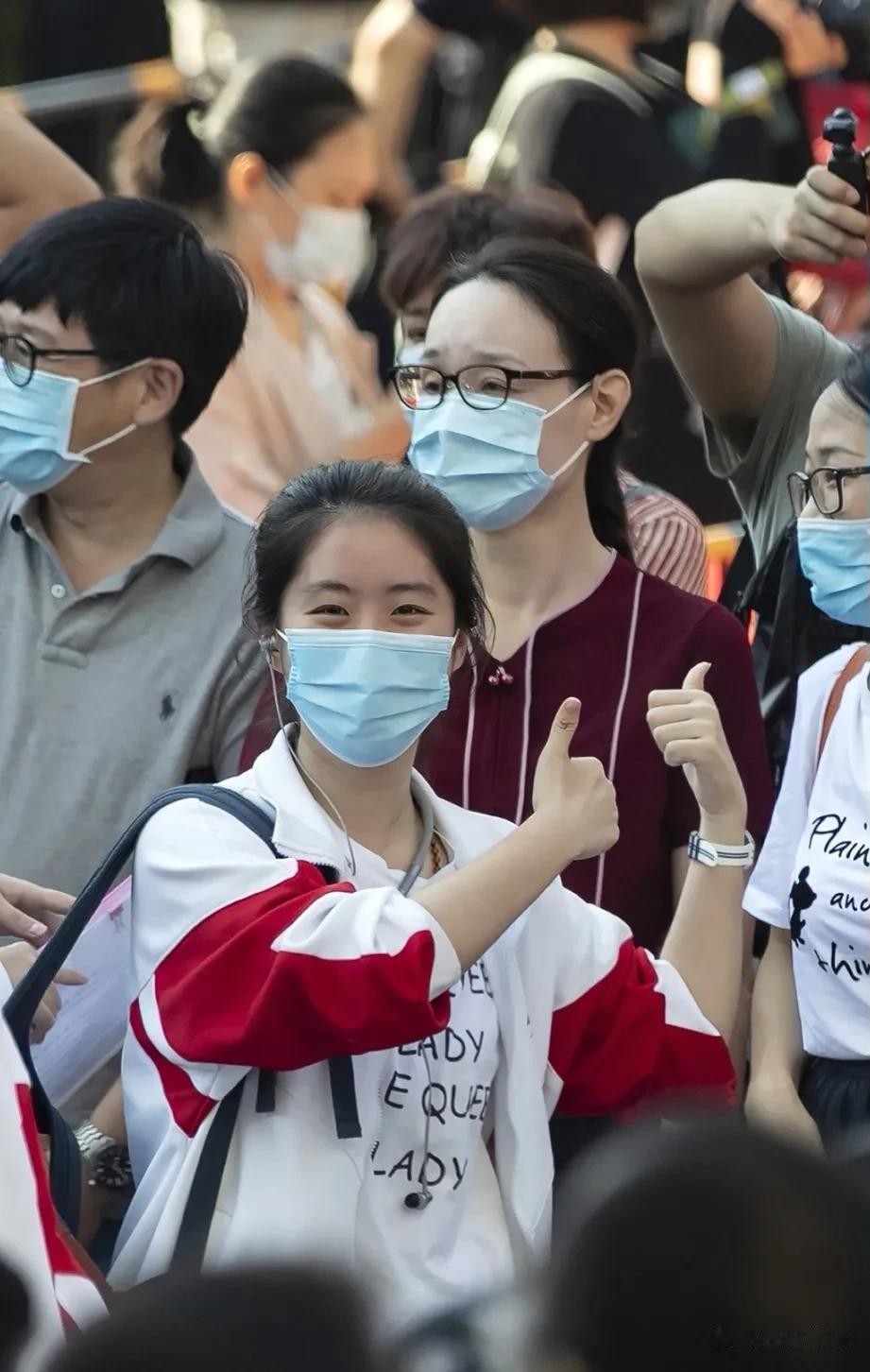 很多人疑惑:高考试卷为什么不能全国统一？不用假设，也不用摆道理，讲一个真实发生的