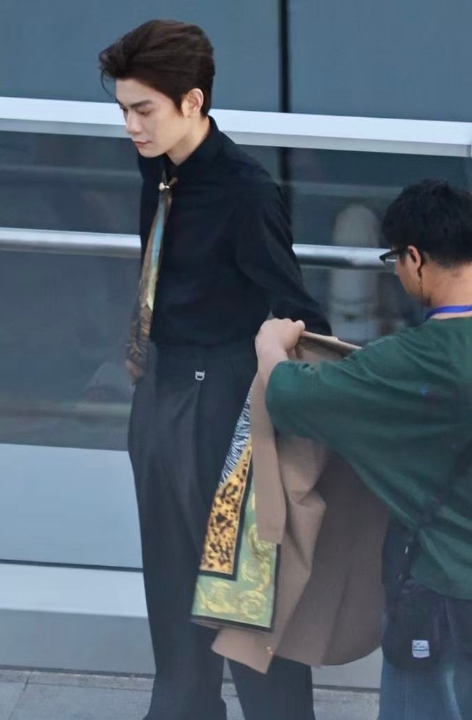 这衣服内衬也太骚了吧 ​​​