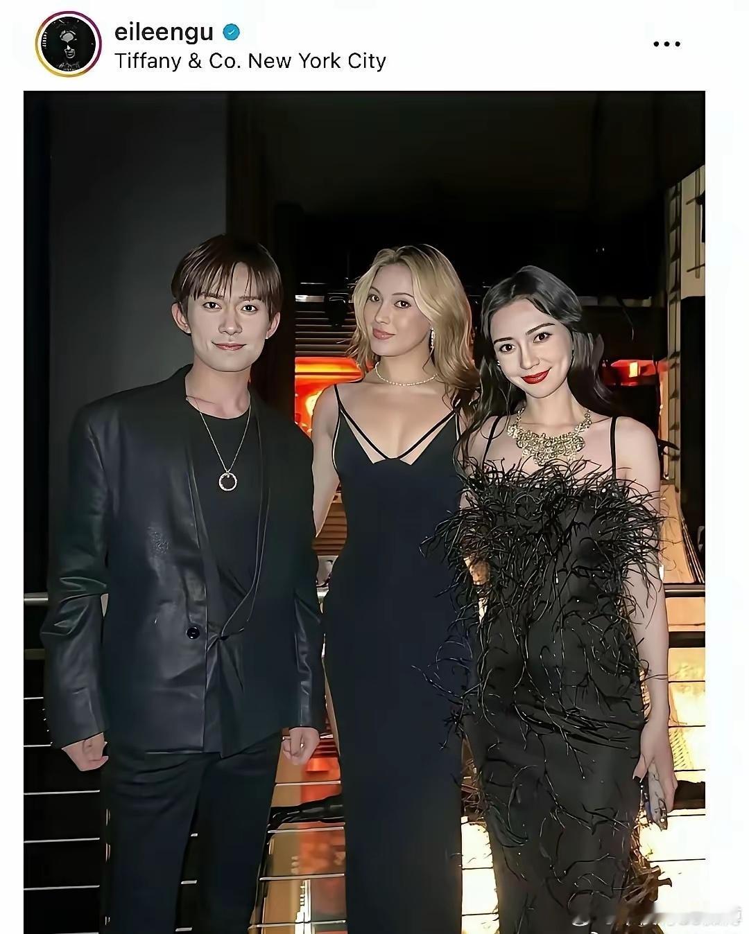 一个是谷爱凌发的，一个是杨颖发的，，网友锐评:看来运动员不懂内娱规则，还是同行友