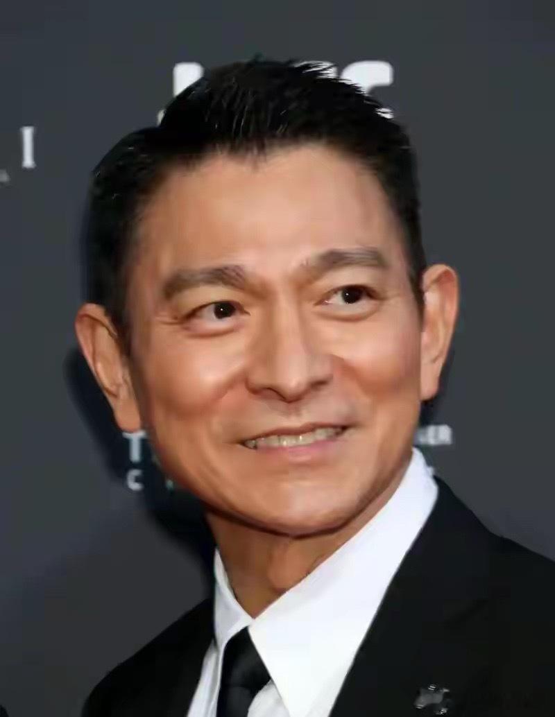 65 岁刘德华近况曝光，被现实倒逼从头开始，终究走上周星驰老路红了四十多年的刘德