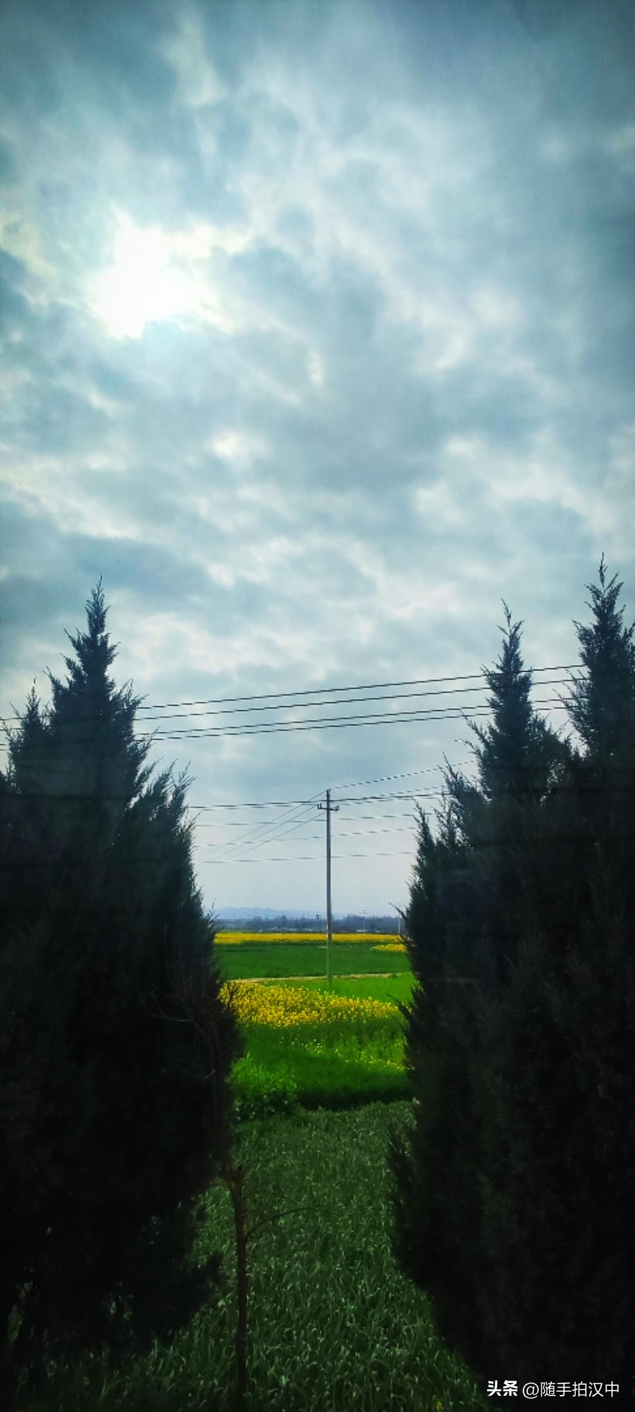 天南地北大拜年春天一定要去村庄看看，一半烟火，一半诗意。城里的春天已变幻了好几副