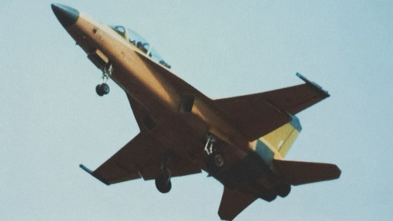 超级小黄蜂新图 [酷]对比JL10加长了，感觉苗条了一些 [思考]可以作为新型教