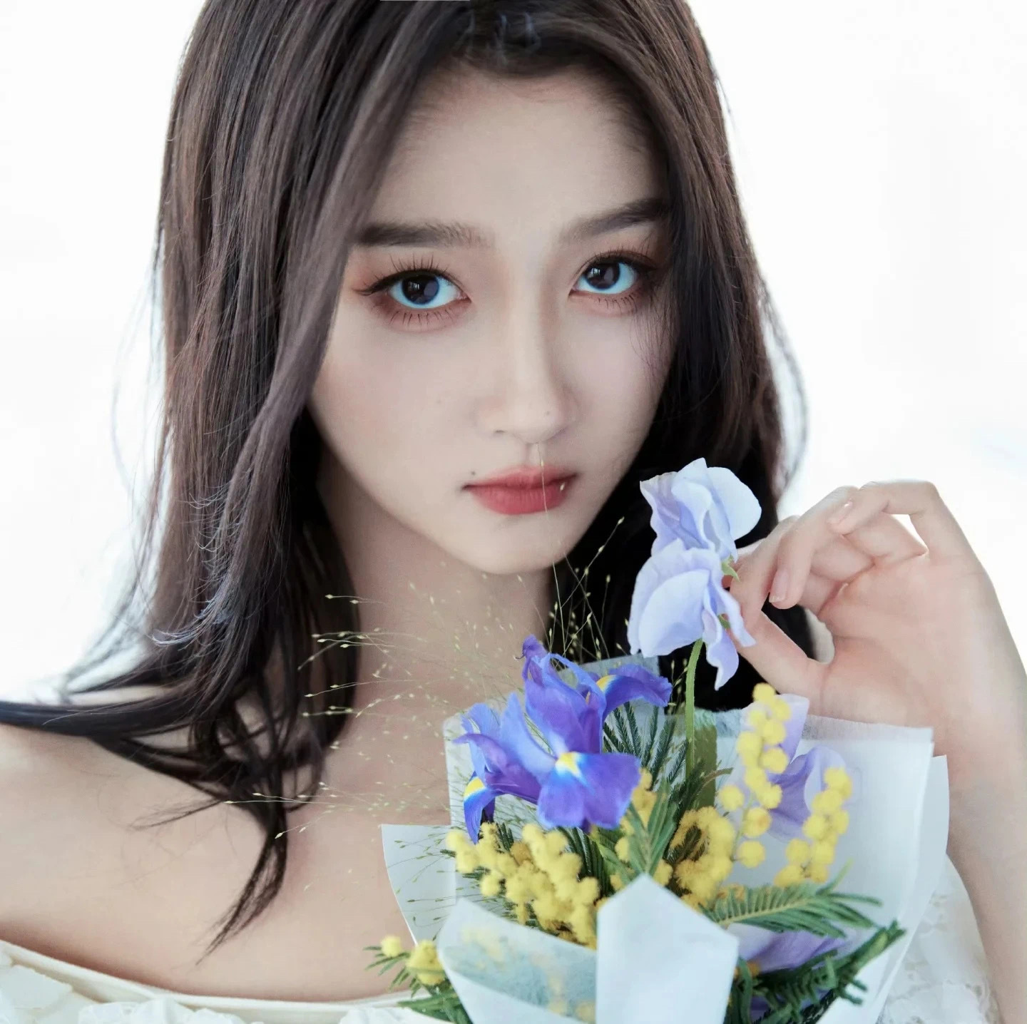 关晓彤可能要跟李现搭戏了，华策的现偶大剧《你那儿几点》女主在接触她，男主在死磕李