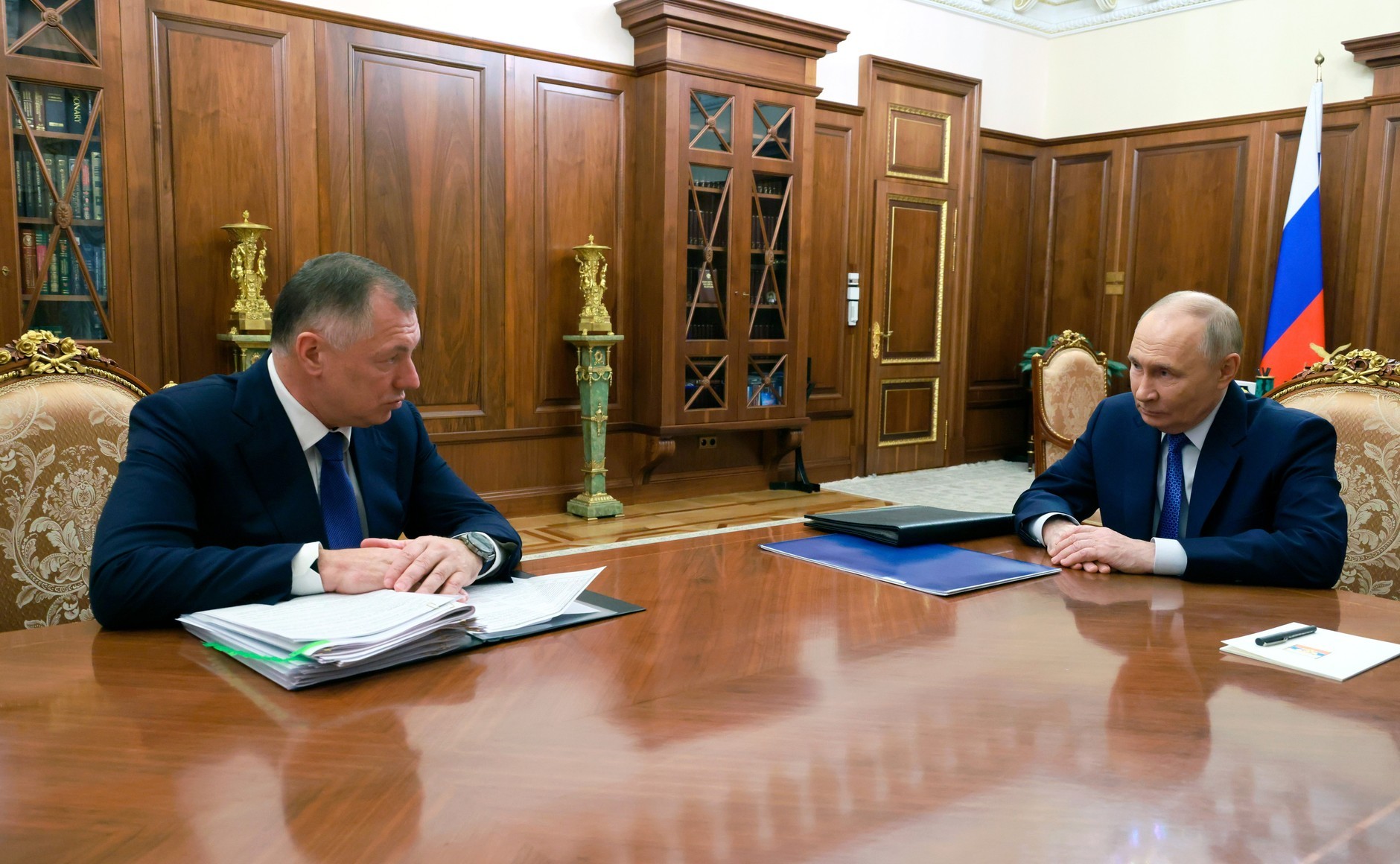 瓦洛佳小朋友  与政府副总理马拉特·胡斯努林的会面马拉特·胡斯努林向总统汇报了2