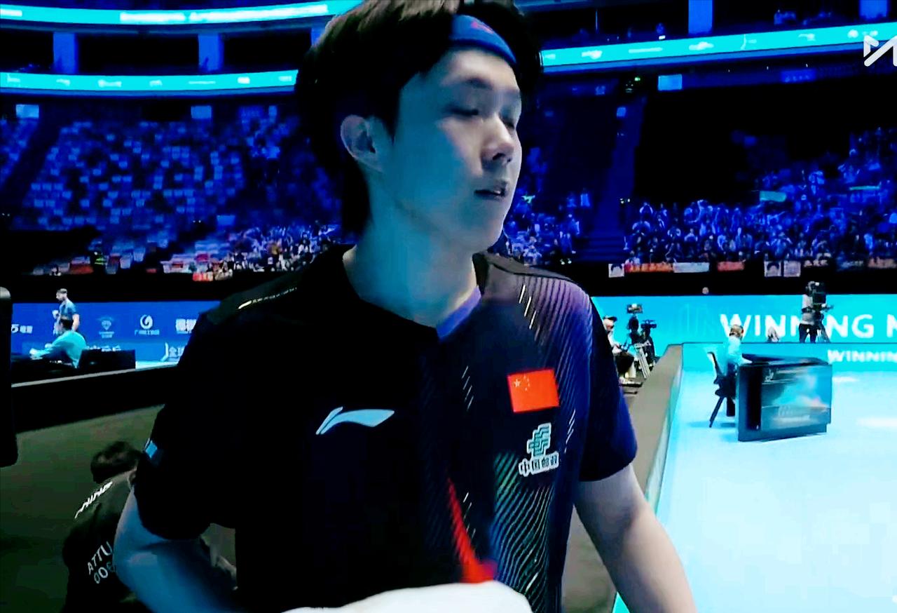 王楚钦3:1拿下冯翊新，
但是我觉得冯翊新打的真不错。
特别是拧拉很有威胁。
