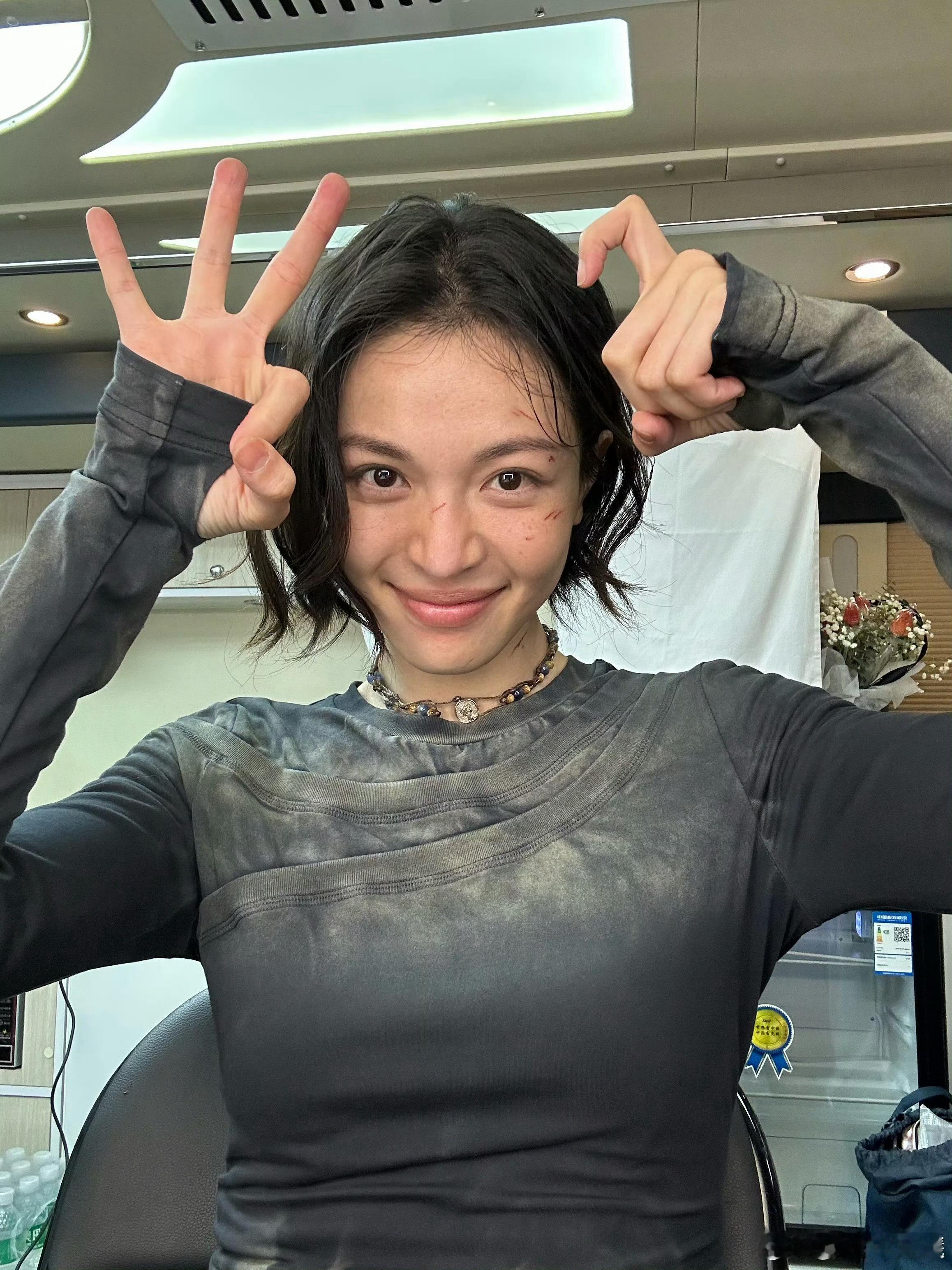 张若昀钟楚曦领衔主演开端钟姐自从凭借《好东西》拿到金鸡女配之后好剧本就这样一个接