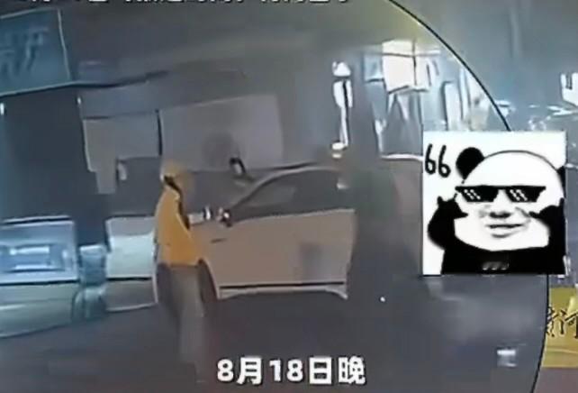 外卖小哥化身国服孙策放倒持刀男子很巧我这两天刷到了外卖小哥的那个视频，他放开电动