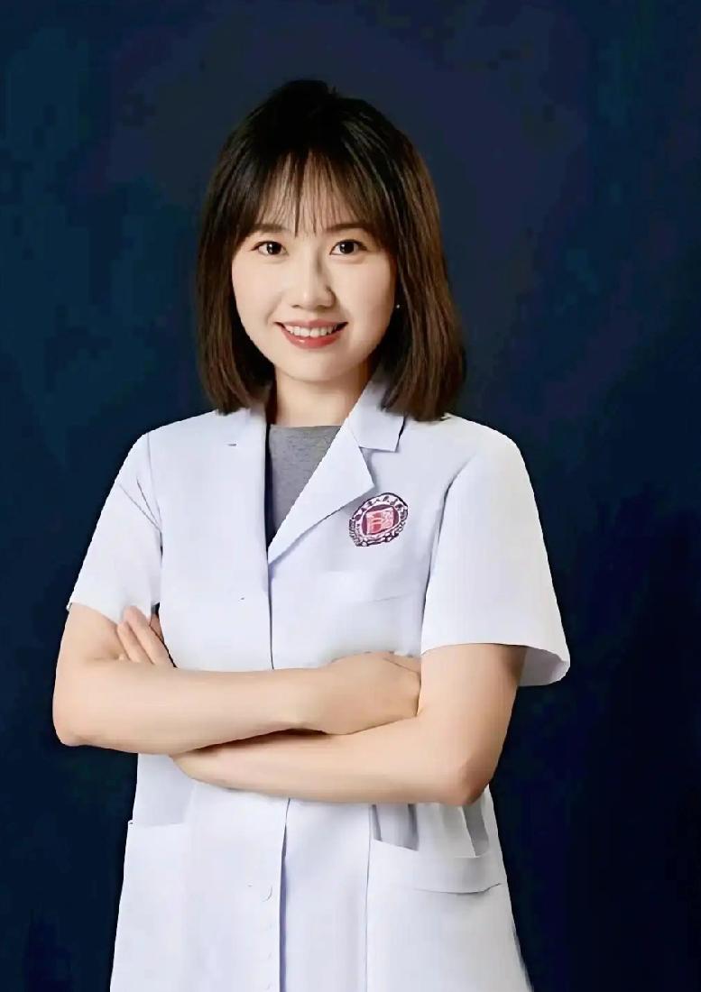 拔出萝卜带出泥
​眼科副主任曾琦被曝出猛料
​前几天跟副院长祖雄兵一起出圈的，还