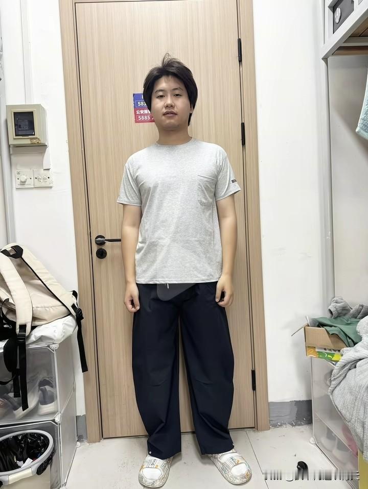 上了大学的孙卓长得和妈妈彭四英越来越像了，连爱笑的性格都像极了妈妈。
被拐14年