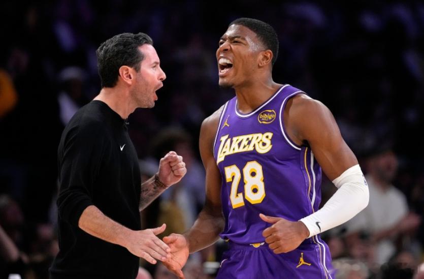 NBA常规赛，湖人客场123-120绝杀猛龙。赛后，雷迪克接受了采访。谈到命中绝