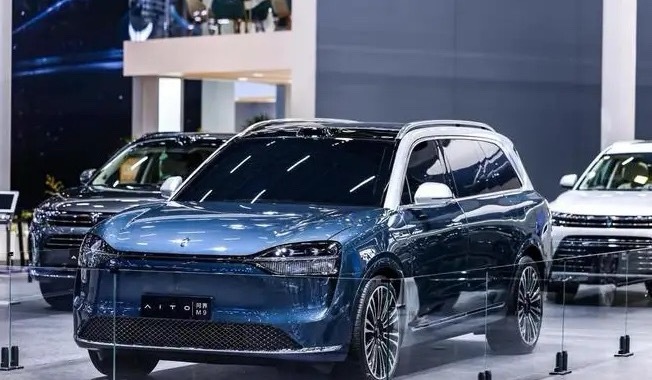 2019年，赛力斯：合作第一年就亏了8.84亿。2020年，赛力斯：又亏17.2