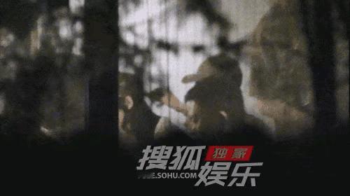 #周洁琼方否认与范丞丞恋情#范丞丞摸了一下女方的脖子还随意摆弄她的头发，女方也是