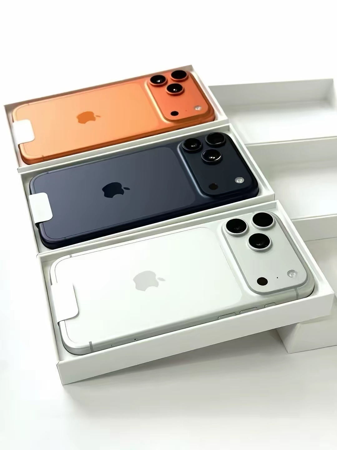 这两年的iPhone真热闹。先是调整发布节奏，标准版iPhone 18/18e推
