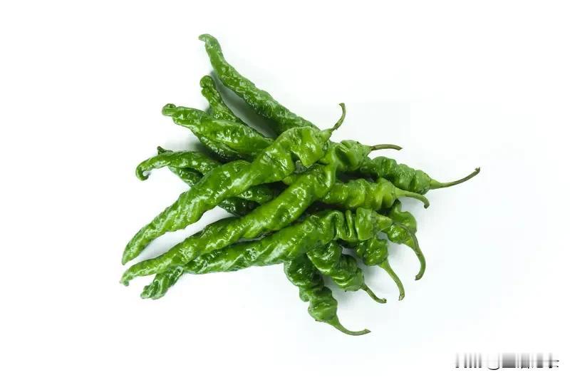 今年的蔬菜
大部分很便宜
黄瓜、豆角、洋葱等
都不贵
我周末买了一兜螺丝辣椒
两