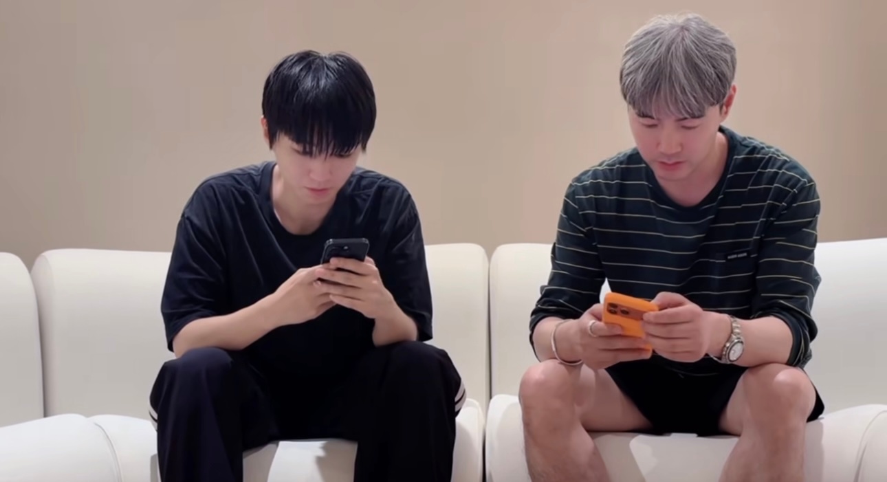 王俊凯旁边的是谁谁能告诉我王俊凯旁边的是谁，有点羡慕了王俊凯
