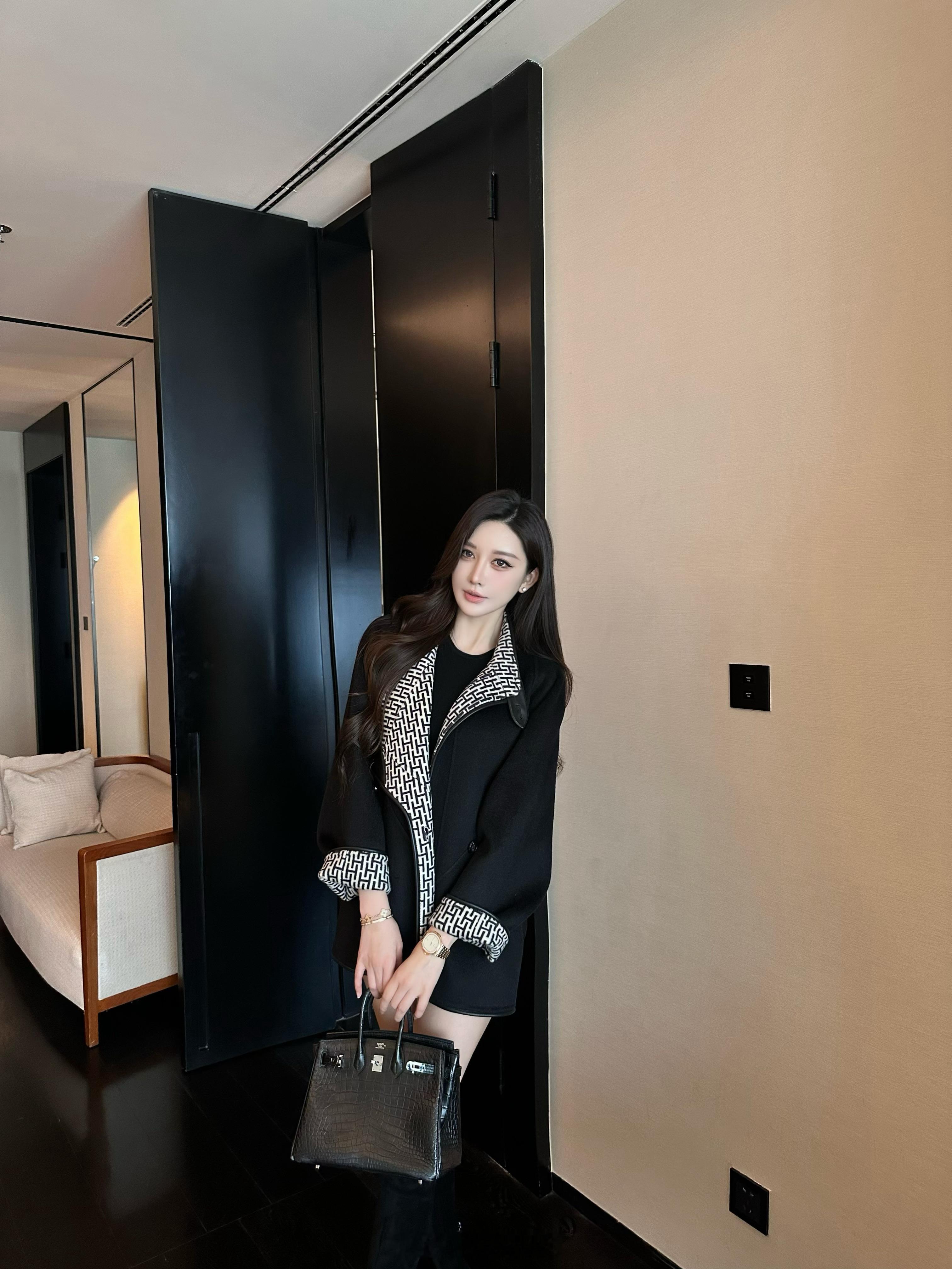 l*v 最新版型私服外套    好大气的版🖤 ​​​