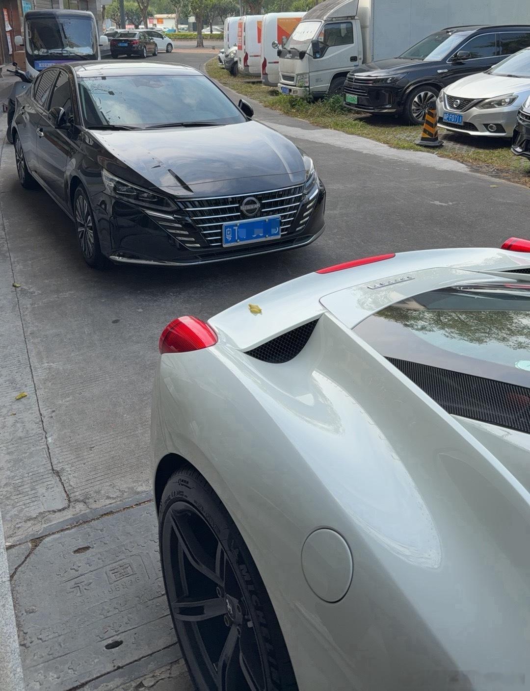 这台天籁是朋友前几个月刚喜提的！！来到公司第一句话：带鸿蒙座舱的天籁试了没！太香