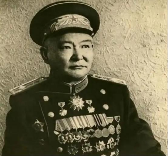 就是他，亲手推动外蒙古从中国“蒙古省”分离出去，并最终促成其独立，成为今日的蒙古